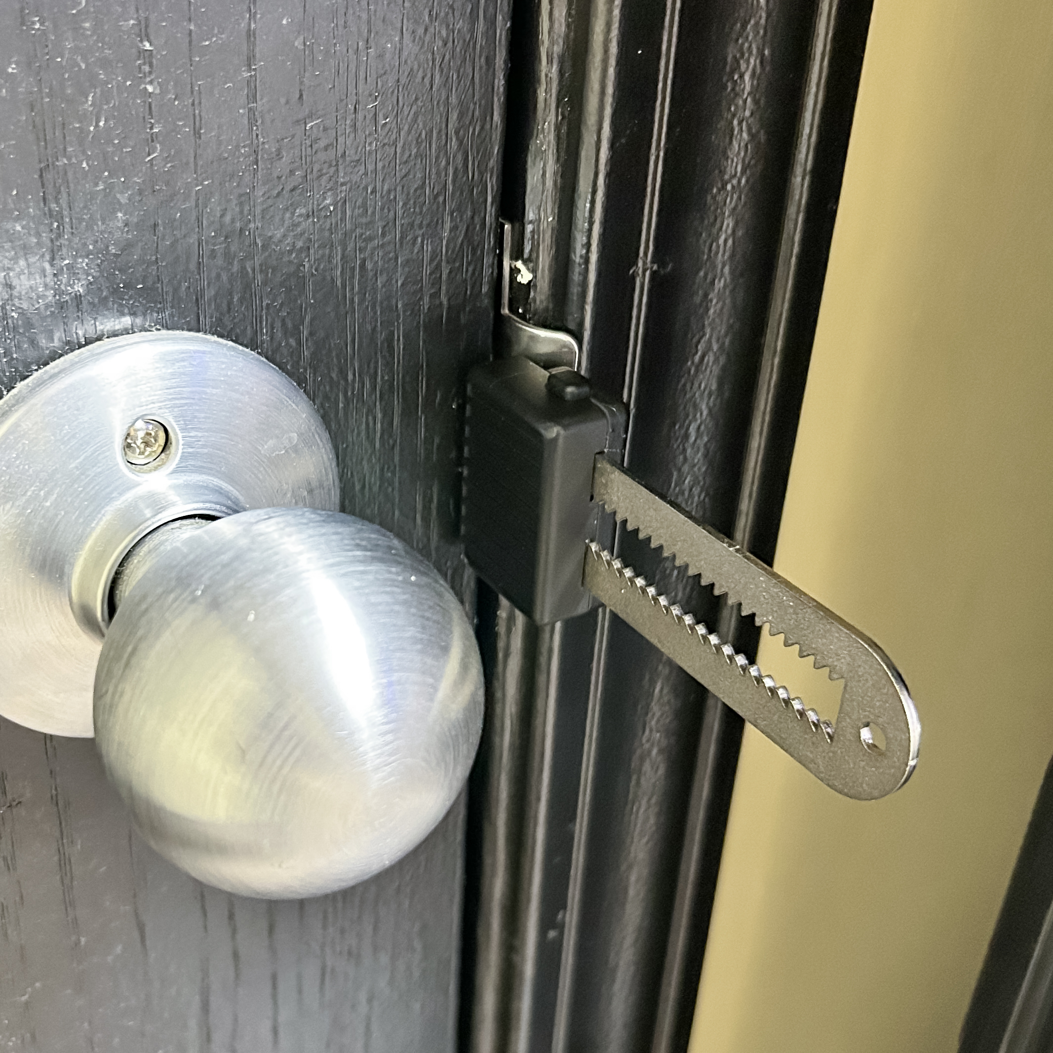 QuickJam Universal Portable Door Blocker - Image 6